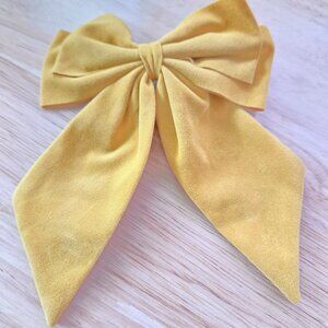 Sezane Velvet Bow Clip Color: Ochre
